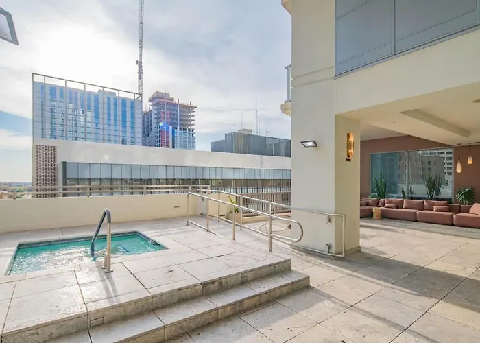 Stadium District Pool Gym Balcony Parking Wd Apartment *